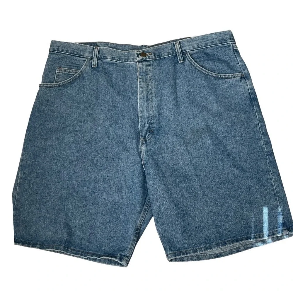 Wrangler Mens Blue Relaxed Fit 42 Denim Shorts 606W1SM Medium Wash NEW with tags